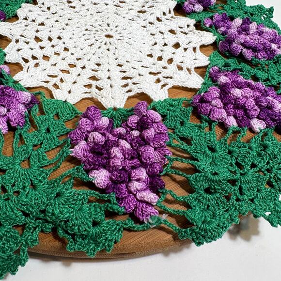 Vintage Antique Hand Crocheted Lace Doily Tablecloth 16" Purple GRAPES - Picture 2 of 11
